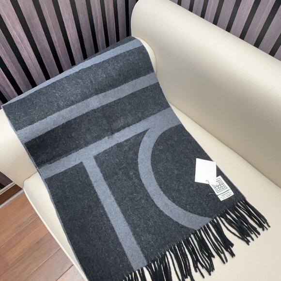 Toteme wool and cashmere scarves - Picture 7 of 8